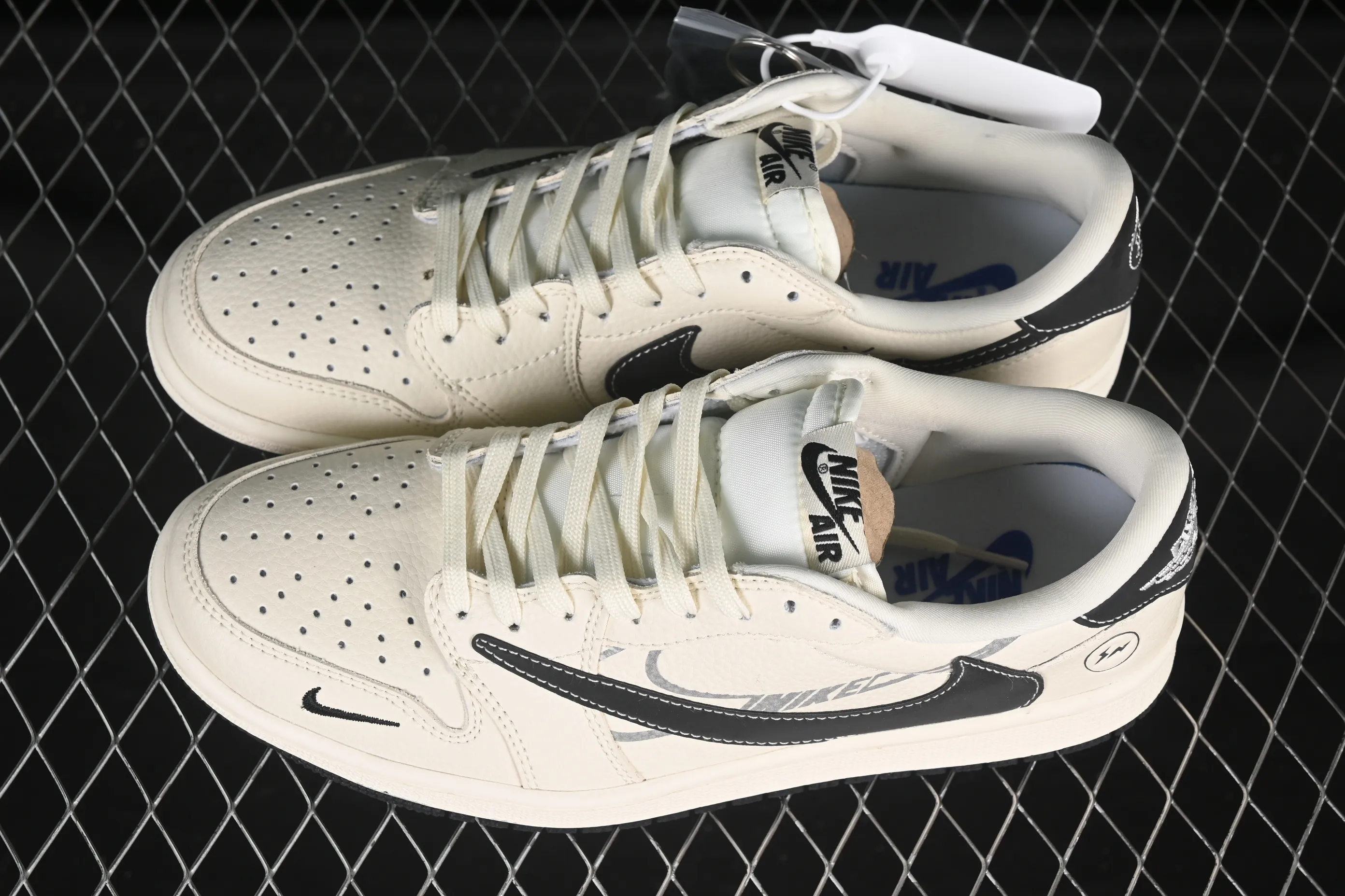 All categories Air Jordan Jordan series basketball shoes Air Jordan 1 Low High-end customized low-top sneakers Travis Scott x Fragment Design x Air Jordan 1 Low OG SP AJ1 Lightning joint name Phantom black hook Low-top cultural casual sneakers LD2025-029
